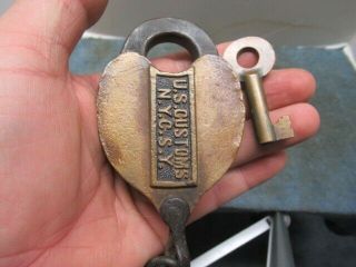Rare Old Brass Logo Padlock Lock U.  S.  Customs N.  Y.  C.  S.  Y.  With A Key.  N/r