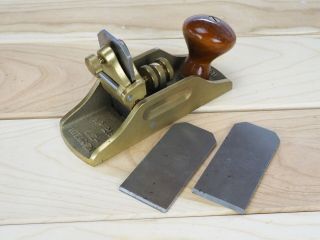 Lie Nielsen No.  212 Bronze Scraping Plane with extra toothed and standard blades 2
