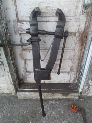 Blacksmith/anvil/forge 75 Lb Post Leg Vise W/good 5 Unmarked