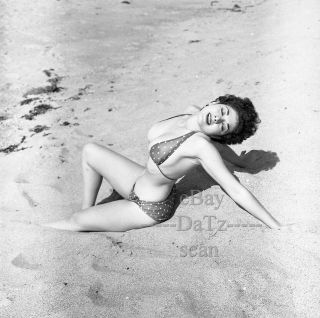 1950s Negative,  Busty Pin - Up Girl Gigi Frost At Beach In Sexy Swimsuit T270828