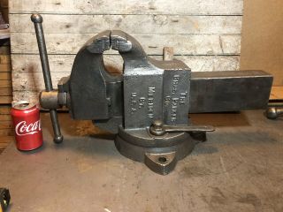 Large Chas.  Parker No.  825 Industrial Foundry Swivel Vise 125 Lbs