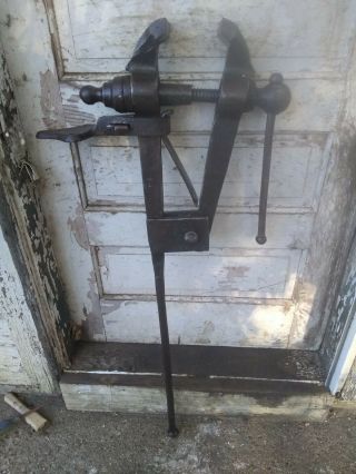 Blacksmith/anvil/forge 35lb Post Leg Vise W/good 3 3/4 In Wide Jaws Date 1911