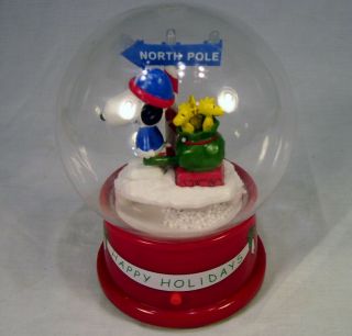 Snoopy Snow Globe Gemmy Industries Happy Holidays Music & Air Plays Linus Lucy