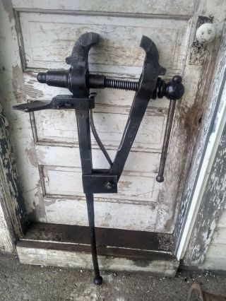 Blacksmith/anvil/forge 60lb Post Leg Vise W/good 4 1/2 In Wide Jaws Quik Werks