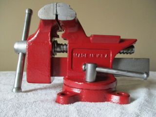 Vintage Columbian Bench Vise/vice No.  63 1/2 With Swivel,  Pipe Jaws,  Anvil