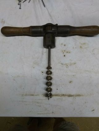 MILLERS FALLS No.  4 REVERSIBLE/RATCHETING AUGER DRILL.  REMOVABLE HANDLE.  W/BIT 2