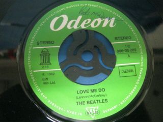 RECORD 7” SINGLE THE BEATLES LOVE ME DO German Pressing Odeon Sticker 68 2