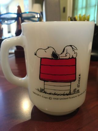 Vintage Peanuts Snoopy On Dog House Anchor Hocking Fireking Milk Glass Mug