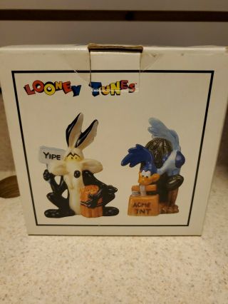 1993 Warner Bros.  Looney Tunes Road Runner Wile E.  Coyote Salt & Pepper Shakers
