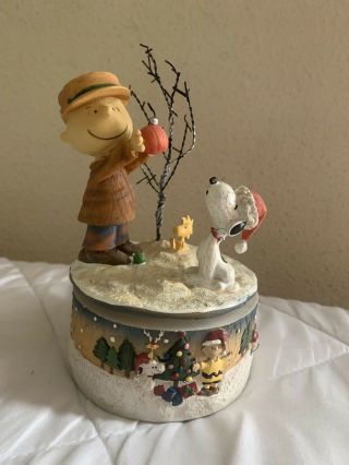Roman Inc.  Very Rare Charlie Brown,  Snoopy And Woodstock Wind Up Music Box.
