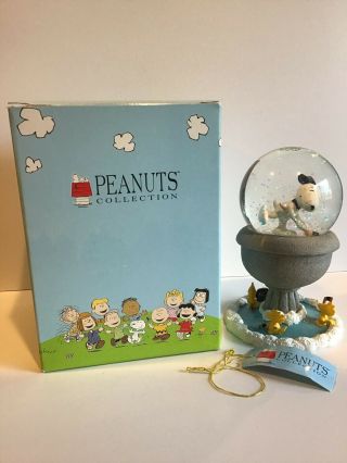 Westland Giftware Peanuts On Parade Snoopy Hockey Match 8203 Snow Globe