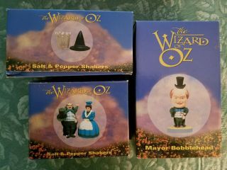 1998 Warner Bros Wizard Of Oz Salt And Pepper Shakers And Mayor Bobblehead