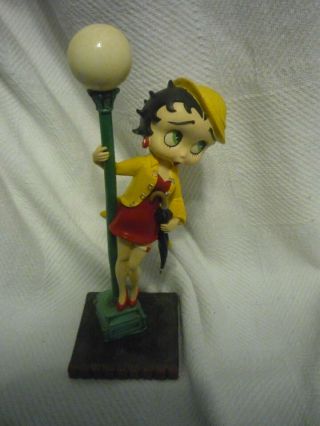 Collector Figurine,  Danbury,  Betty Boop " Singing In The Rain "