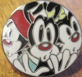 1994 Warner Brothers Animaniacs 1.  2 " Round Enamel Lapel Pin,  - Vg