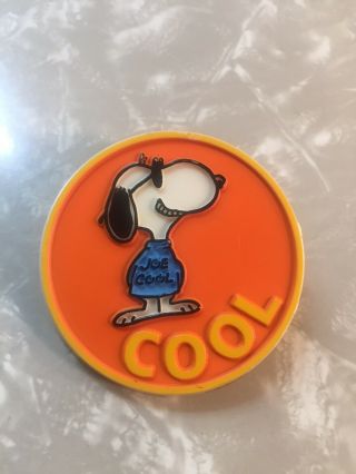 Vintage Peanuts Snoopy " Joe Cool " Plastic Pin Back Button Rare 1970 
