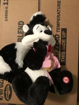 Pepe Le Pew Talking Plush Skunk Stuffed Toy 11 " I Pick You With Flower Hallmark