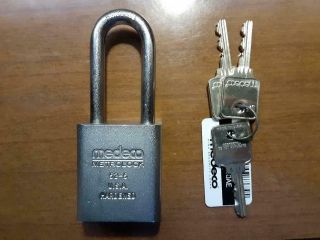 Medeco Metrolock 52 - 5 With 3 Keys And Card High Security Padlock