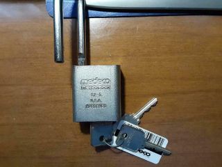 Medeco MetroLock 52 - 5 with 3 Keys and Card High Security Padlock 3