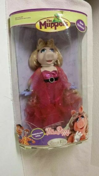 The Muppets Miss Piggy Porcelain Doll 12 " Brass Key Keepsakes 2006