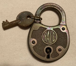Vintage/antique The Yale & Towne Mfg.  Co.  24 Padlock W/key 24 Made In U.  S.  A