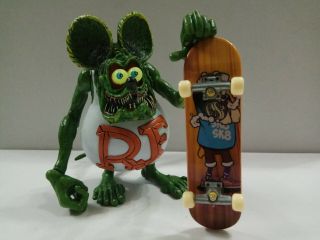 4 " White Rat Fink Big " Daddy " Ed Roth With Skateboard Action Figure No Box