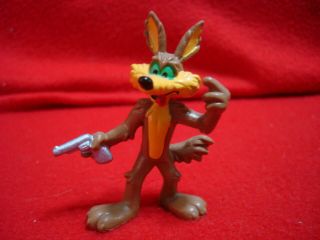 Vintage 1984 Warner Brothers 3 " Wile E.  Coyote With Gun By Bully Pvc Figurine