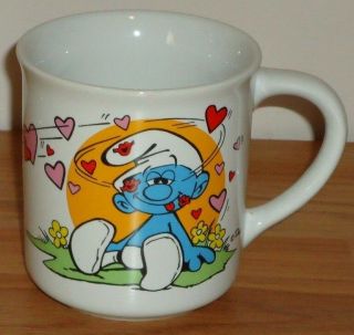 Smurfs Guess Who Loves Ya? Ceramic Coffee Mug 3.  5 " H Vintage 1982