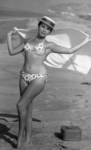1950s Negative,  Sexy Pin - Up Girl Brigitte Baum In Bikini At The Beach,  T416294