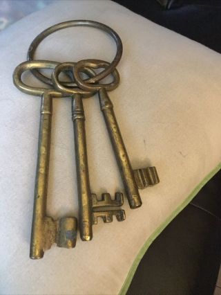 Vintage Heavy Decorative Brass Skeleton Keys On A Ring Large