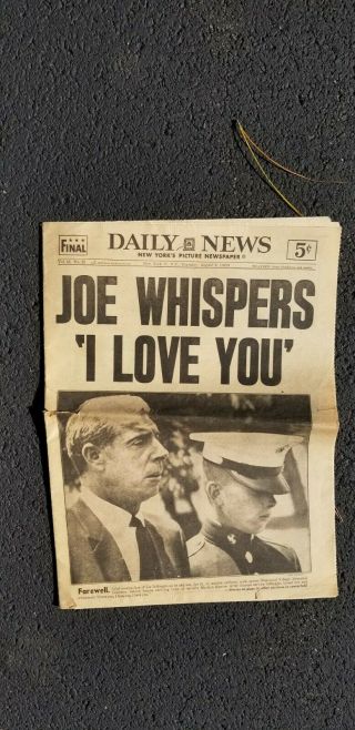 Marilyn Monroe Joe Dimaggio Ny Daily News Aug 9,  1962 Joe Whispers I Love You