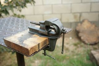 Vintage Table Mount Vise 1 - 1/2  Jaws,  Cast Iron Jewelers Hobby Vice