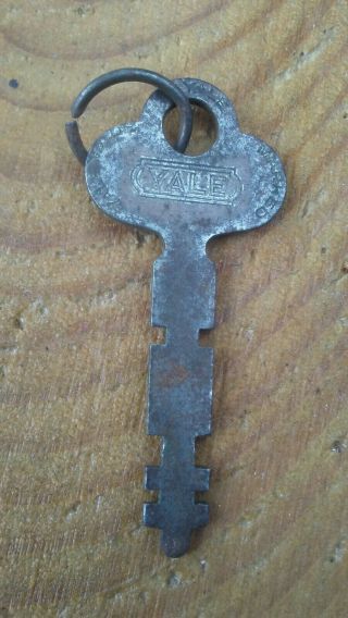 Antique Yale Padlock No 1 with Key. 2