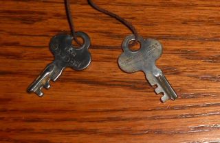 Vintage Sampsonite Schwayder Bros 2 Keys Denver Detroit with Leather String 3