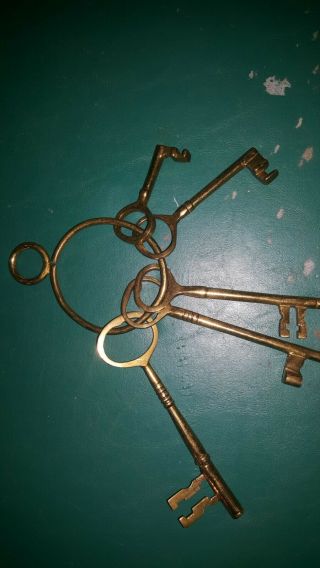 Large Brass Skeleton Keys on Brass Ring 3