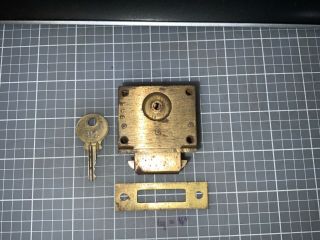 Vintage Yale Brass Lock and 1 Key for Sliding Door or Rolltop Desk 3
