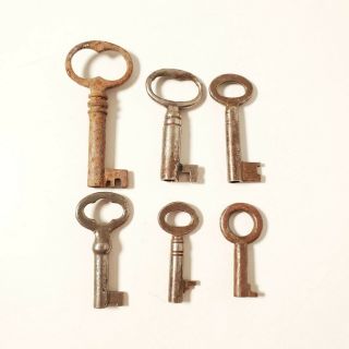 6 Small Vintage Open Barrel Skeleton Keys In A Variety Of Cuts And Sizes 2