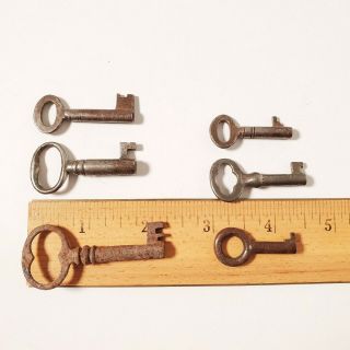 6 Small Vintage Open Barrel Skeleton Keys In A Variety Of Cuts And Sizes 3