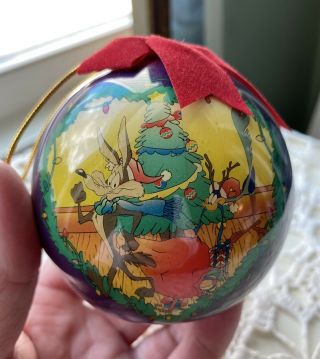 Vtg Warner Bros.  Looney Tunes Wiley Coyote Christmas Ball Ornament 1997 Matrix