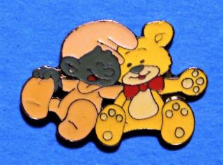 Smurf - Baby Smurf With Teddybear - Schtroumpf - Vintage 1990 Peyo Lapel Pin