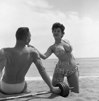 1950s Negative - Busty Pinup Girl Gigi Frost With Bodybuilder At Beach T274062