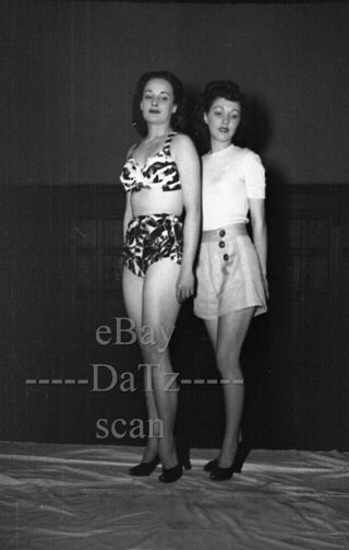 1940s Negative - Sexy Brunette Pinup Girls - Legs - Cheesecake T273507