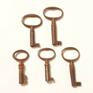 5 Very Small Old Vintage Open Barrel Skeleton Keys In A Variety Of Cuts 2