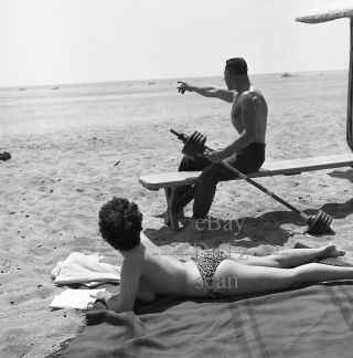 1950s Negative - Busty Pinup Girl Gigi Frost With Bodybuilder At The Beach T272121