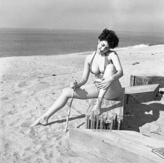 1950s Negative - Busty Pinup Girl Gigi Frost At Beach In Bikini - Cheesecake T270820