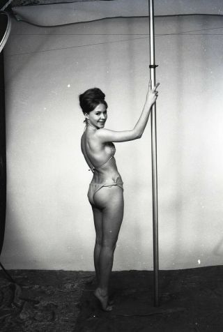 9630 35mm B&w Negative Pin Up Beauty Non Nude Girl Posing Artistic 50s