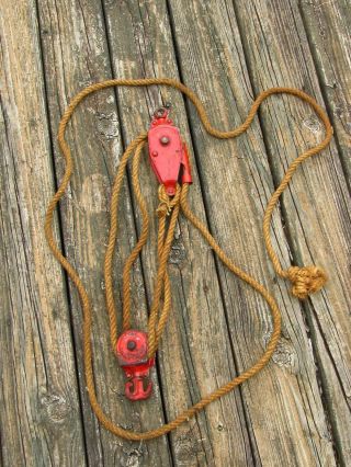 Vintage Durbin - Durco Inc.  St.  Louis Mo.  Hook & Pulley Block & Tackle W/rope Red