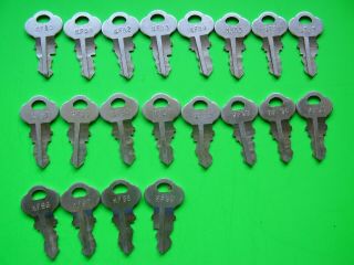 20 Vintage “chicago Lock Co.  Vending Keys.  Mixed [see Description] Kf80 - 99