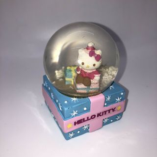 Hello Kitty Christmas Snow Globe 2