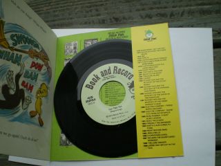 BUGS BUNNY Get That Pet 45 RPM Read Along Record & Book by Peter Pan 1972 2