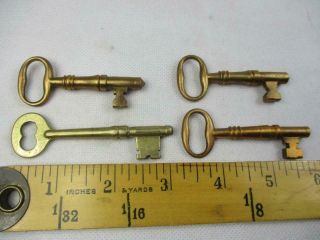 4 - Old Brass Skeleton Keys (30)